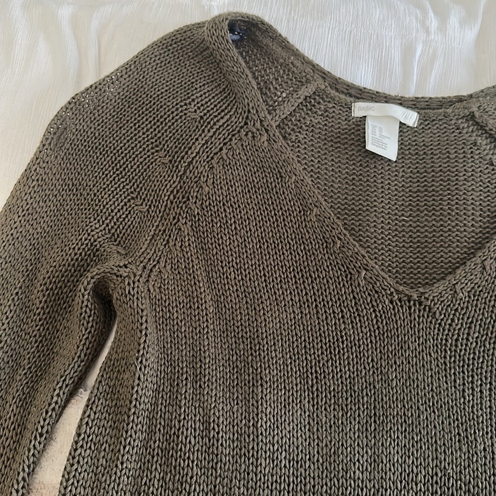 H&M Sweater - Picture 3 of 4